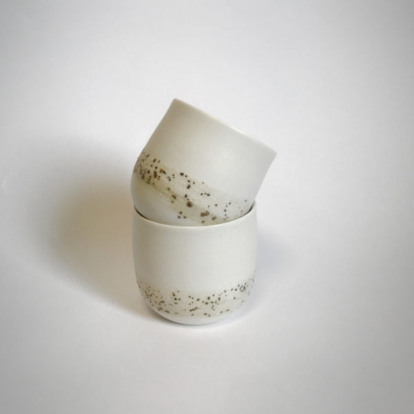 Tasse en porcelaine de la collection Rivage - Pièce tournée à l'atelier - Céramique alimentaire et décorative